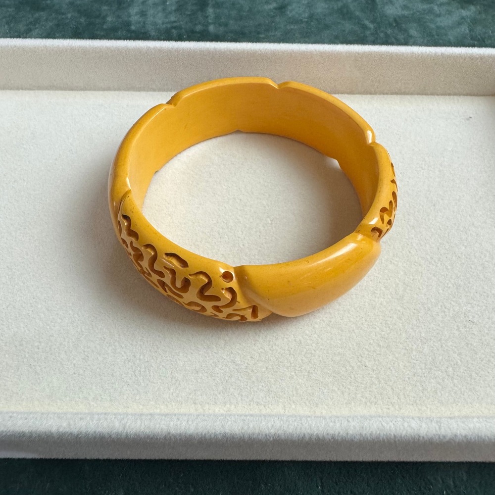 Vintage Butterscotch Bakelite Bangle Deep Carved Chunky Yellow Bracelet Art Deco